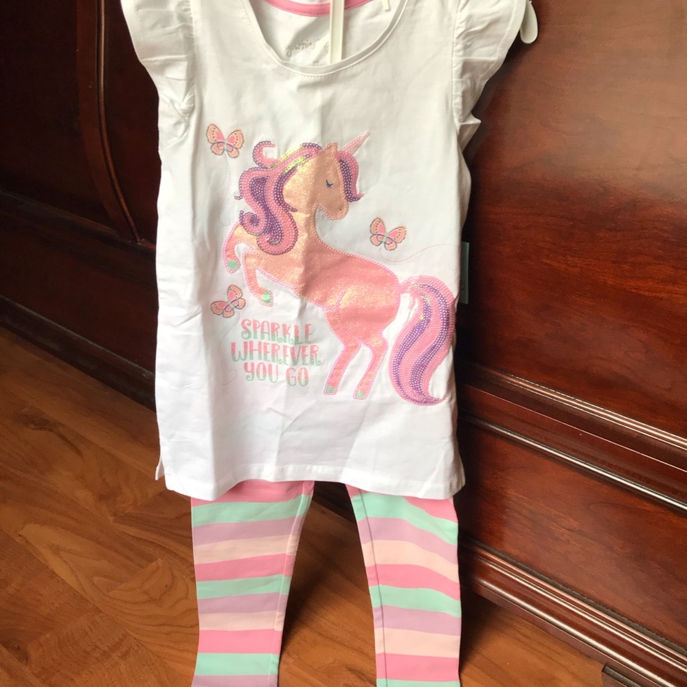 ***SOLD***NWT Girl’s 2 piece set